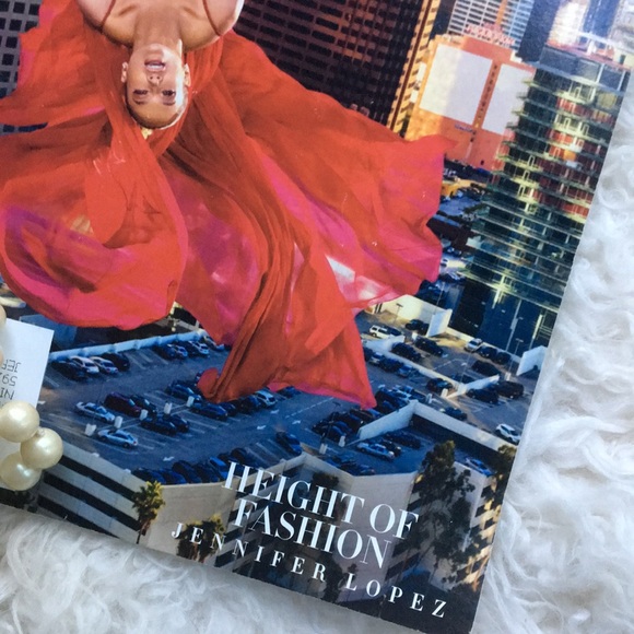 • F R E E • NEW • 4 Issues HARPER’S BAZAAR ELLE MAGAZINE Rihanna Angelina &  JLo - Picture 8 of 16